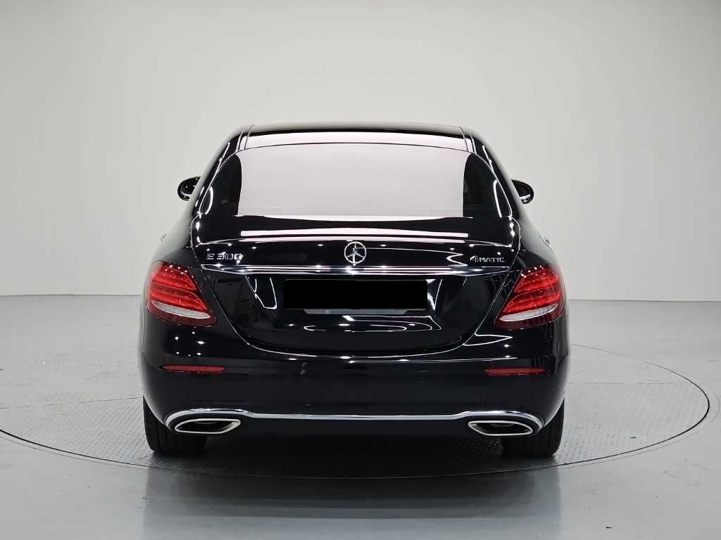 Mercedes-Benz E-Class — photo 03
