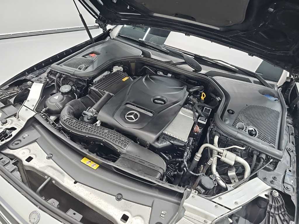 Mercedes-Benz E-Class — photo 05