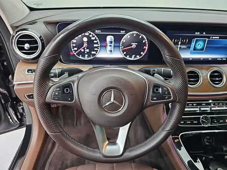 Mercedes-Benz E-Class — photo 09