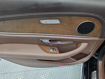 Mercedes-Benz E-Class — photo 13