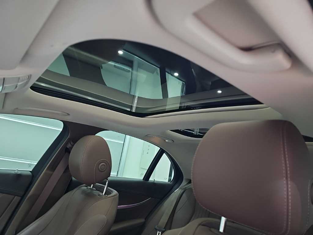 Mercedes-Benz E-Class — photo 14