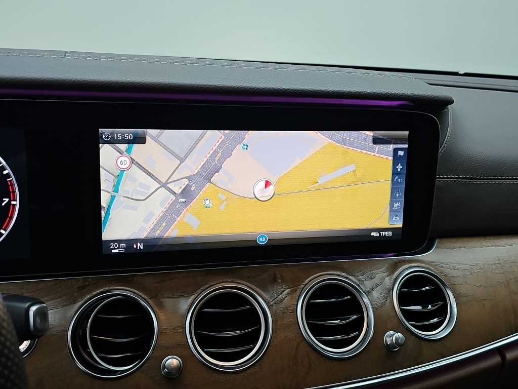 Mercedes-Benz E-Class — photo 15