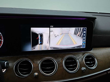 Mercedes-Benz E-Class — photo 16