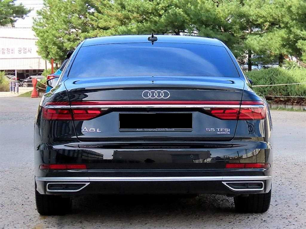 Audi A8 — photo 04