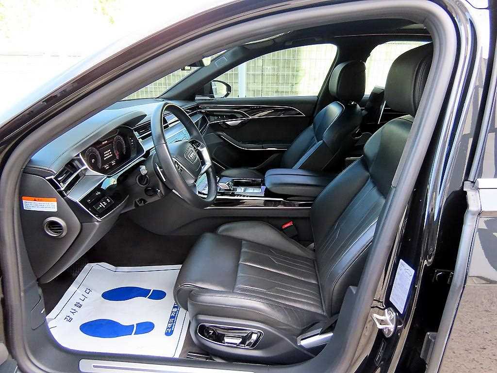 Audi A8 — photo 05