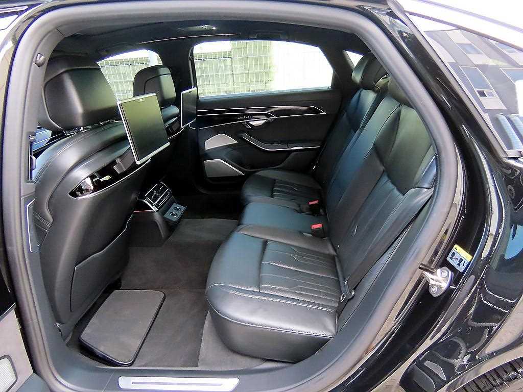 Audi A8 — photo 06