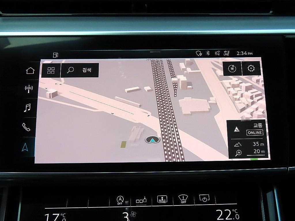 Audi A8 — photo 13