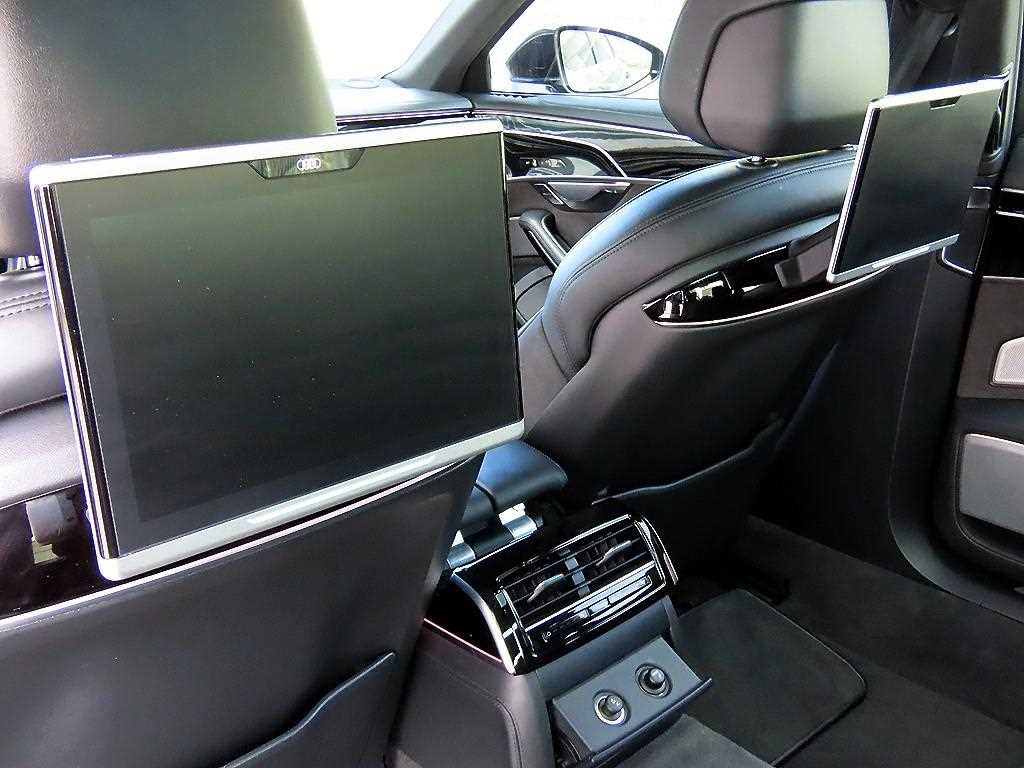 Audi A8 — photo 15