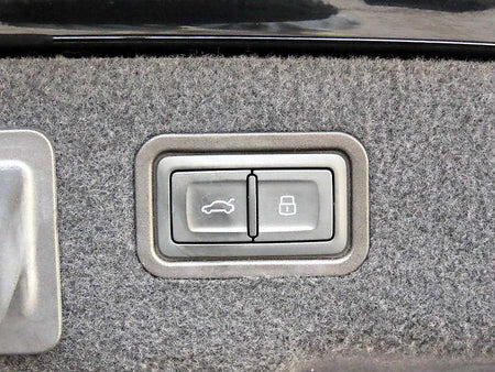 Audi A8 — photo 16