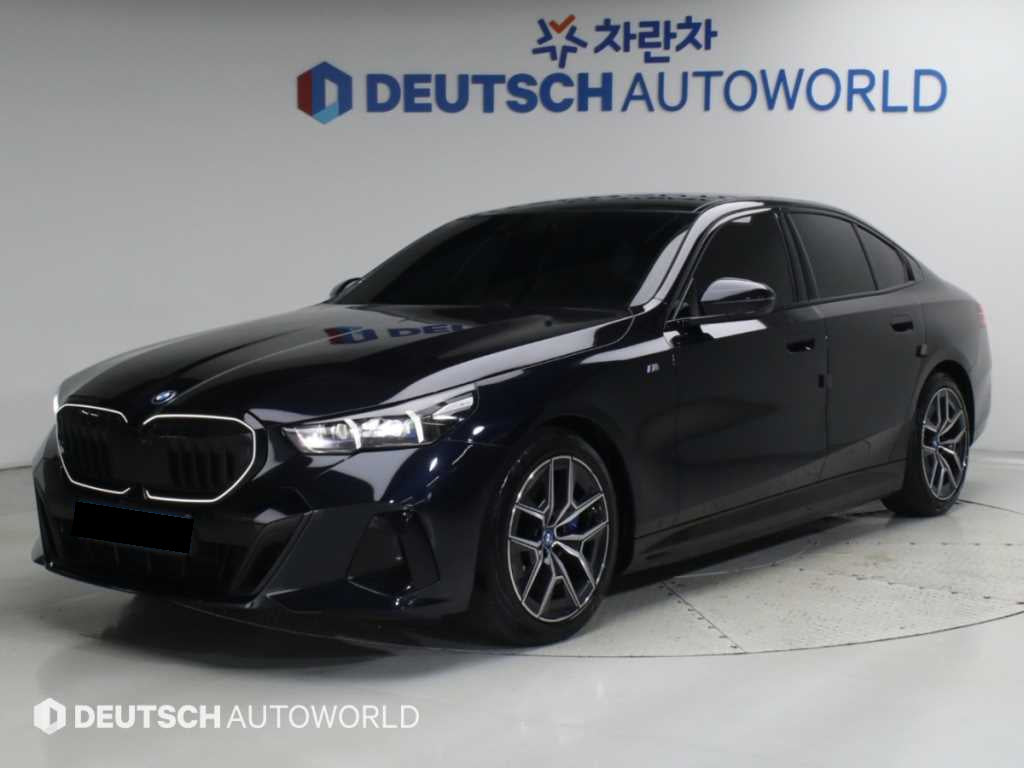 BMW i5 — photo 01