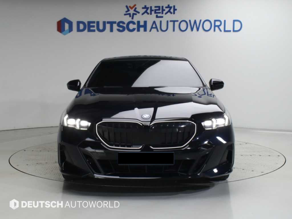 BMW i5 — photo 03