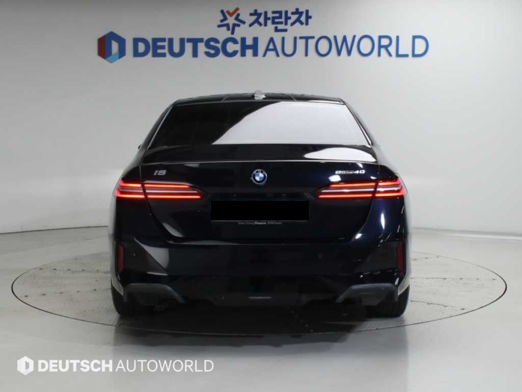 BMW i5 — photo 04