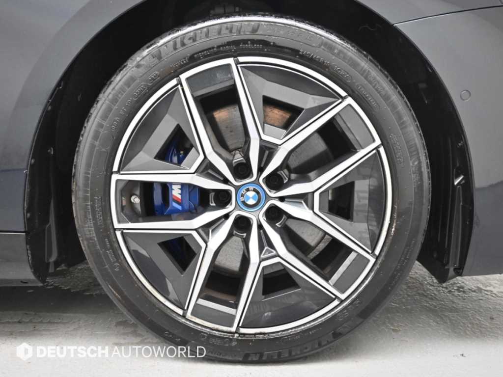 BMW i5 — photo 05