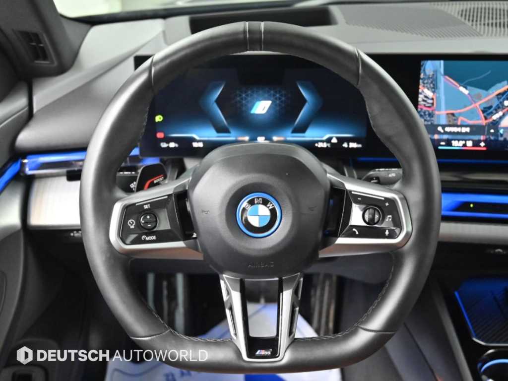 BMW i5 — photo 13