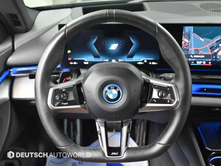 BMW i5 — photo 13