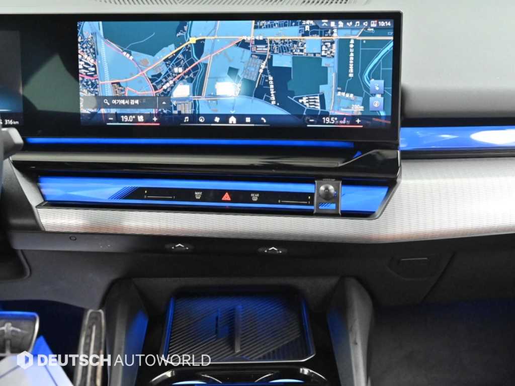 BMW i5 — photo 14