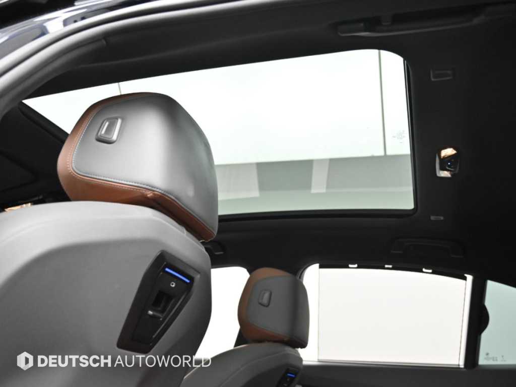BMW i5 — photo 18