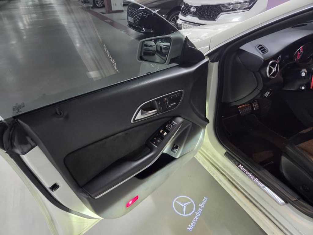 Mercedes-Benz CLA-Class — photo 05
