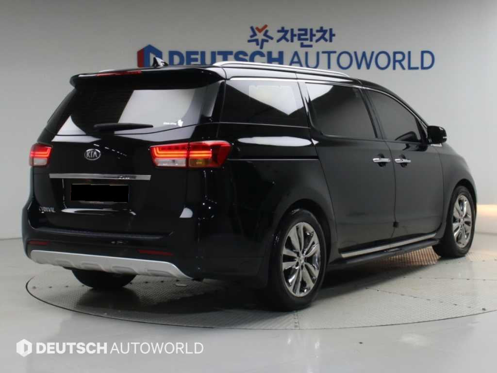 Kia Carnival — photo 02