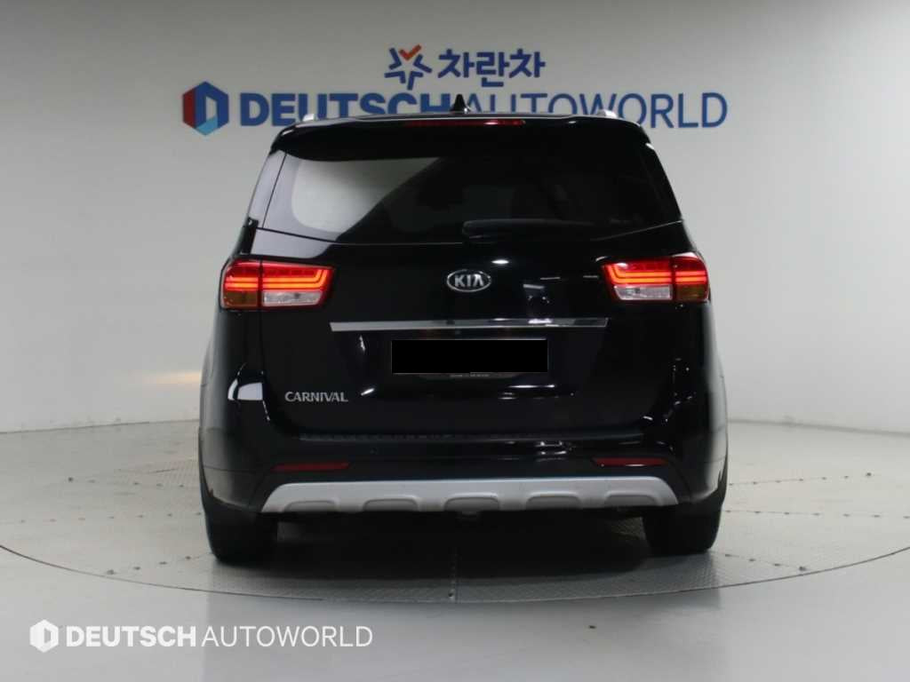 Kia Carnival — photo 04