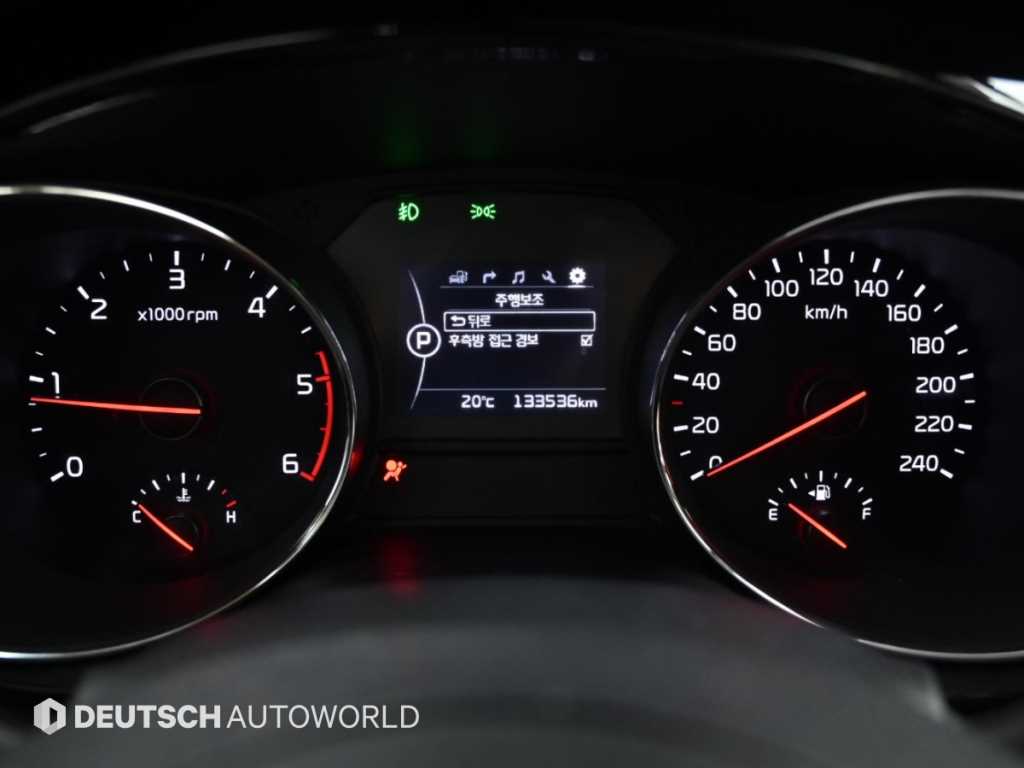 Kia Carnival — photo 08