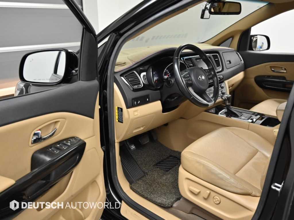 Kia Carnival — photo 11
