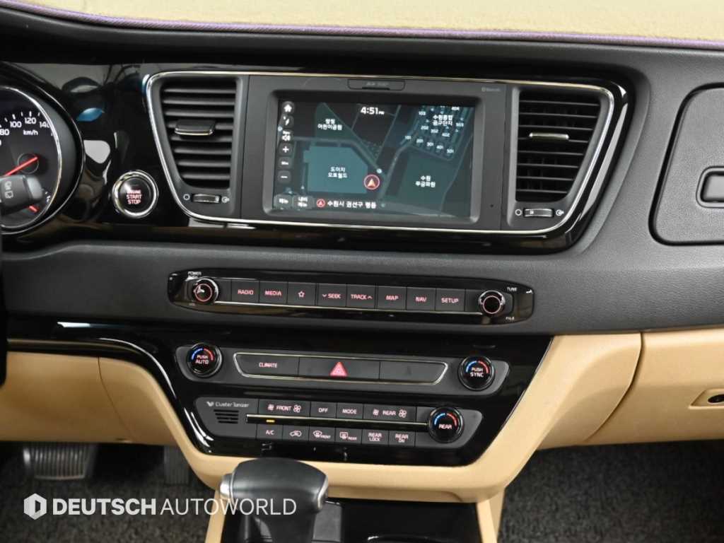 Kia Carnival — photo 14