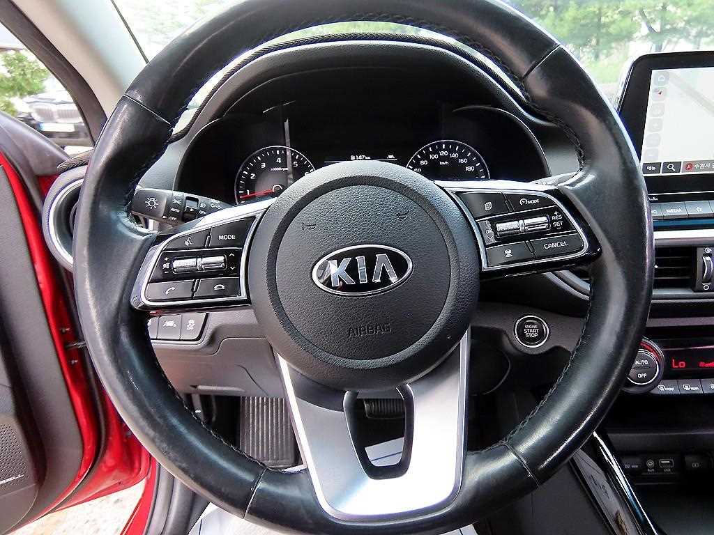 Kia K3 — photo 08