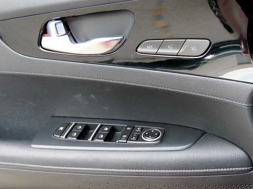 Kia K3 — photo 11