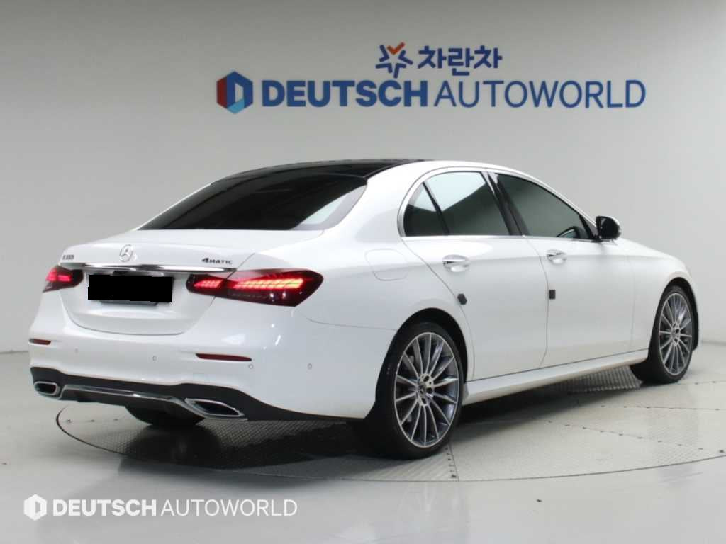 Mercedes-Benz E-Class — photo 02