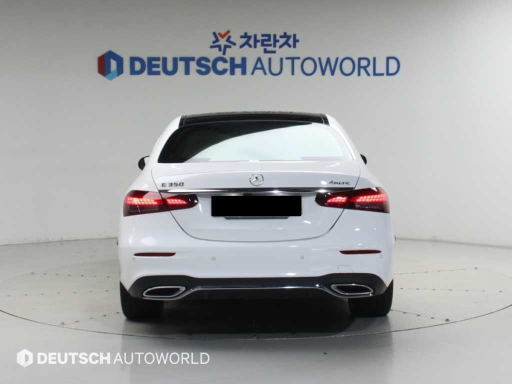 Mercedes-Benz E-Class — photo 04
