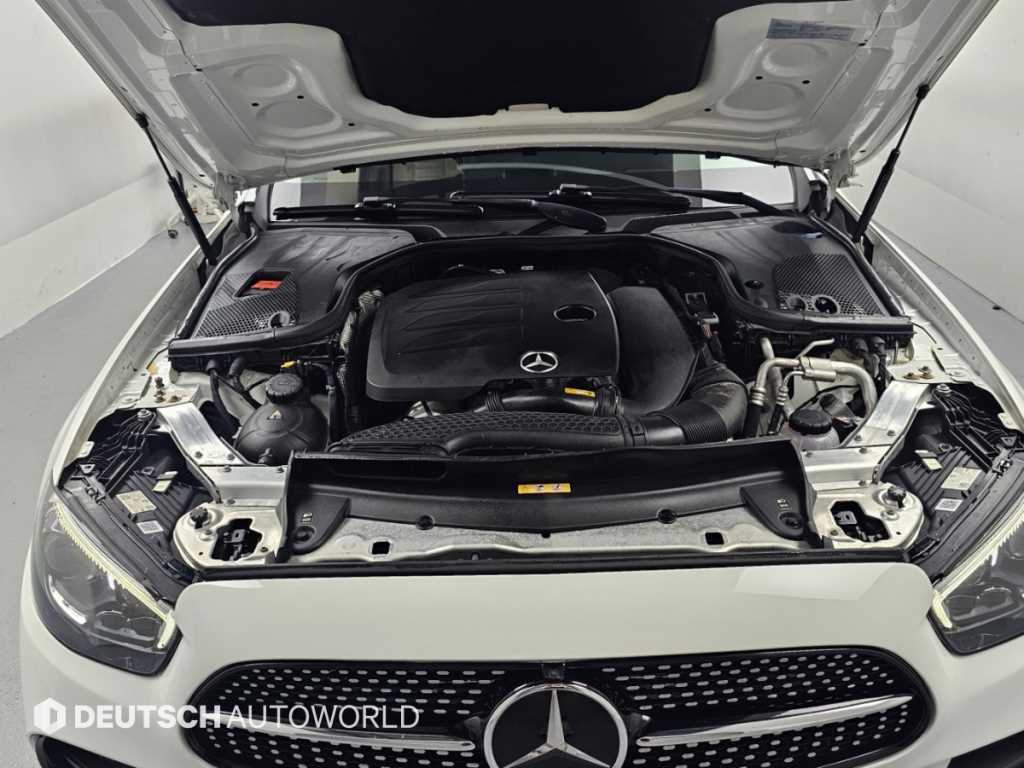 Mercedes-Benz E-Class — photo 06