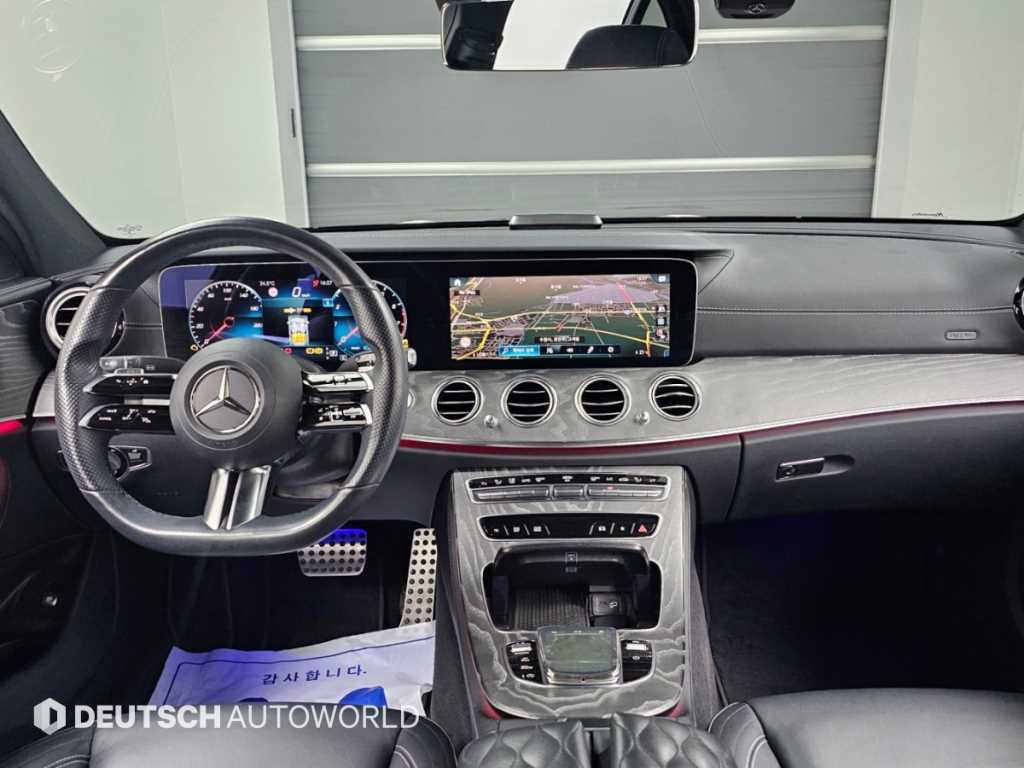 Mercedes-Benz E-Class — photo 07