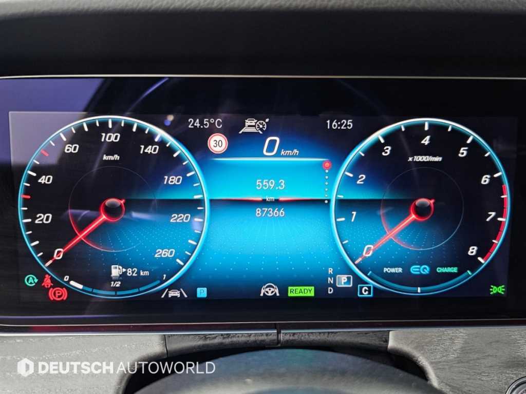Mercedes-Benz E-Class — photo 08