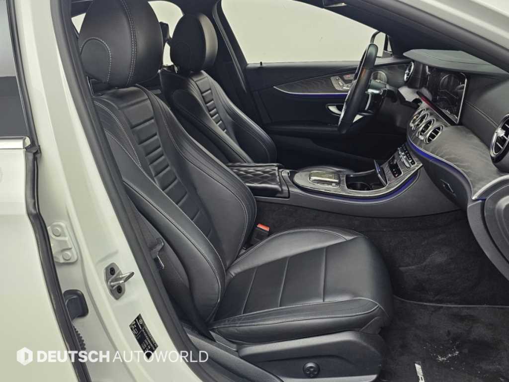 Mercedes-Benz E-Class — photo 10