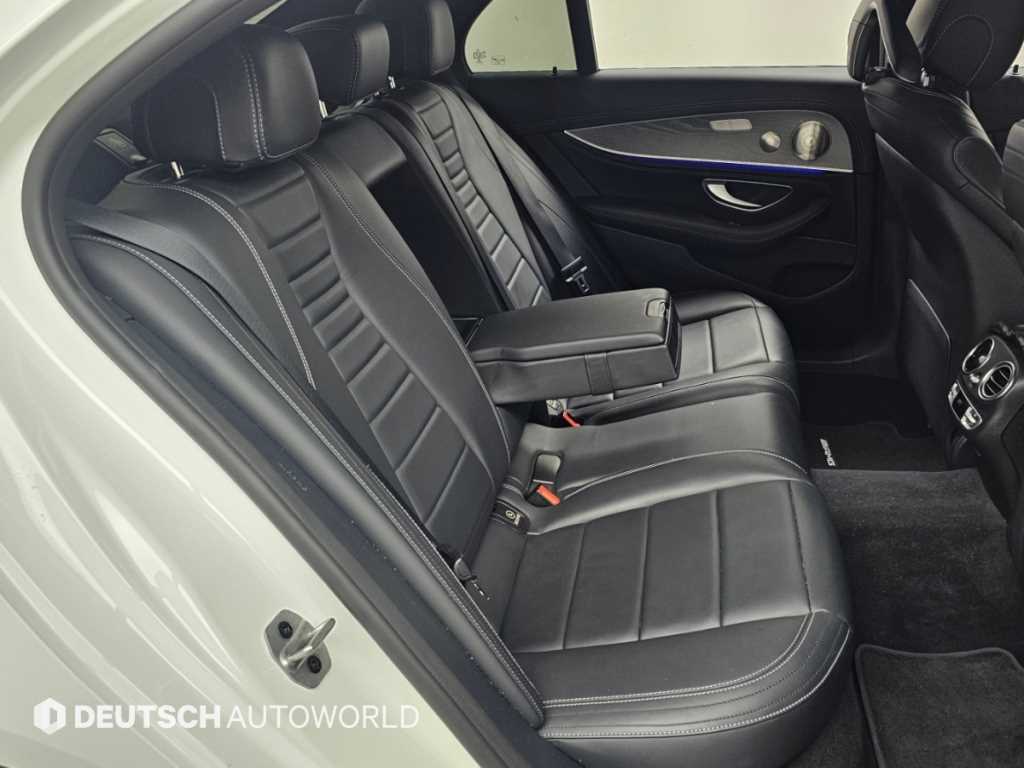Mercedes-Benz E-Class — photo 12