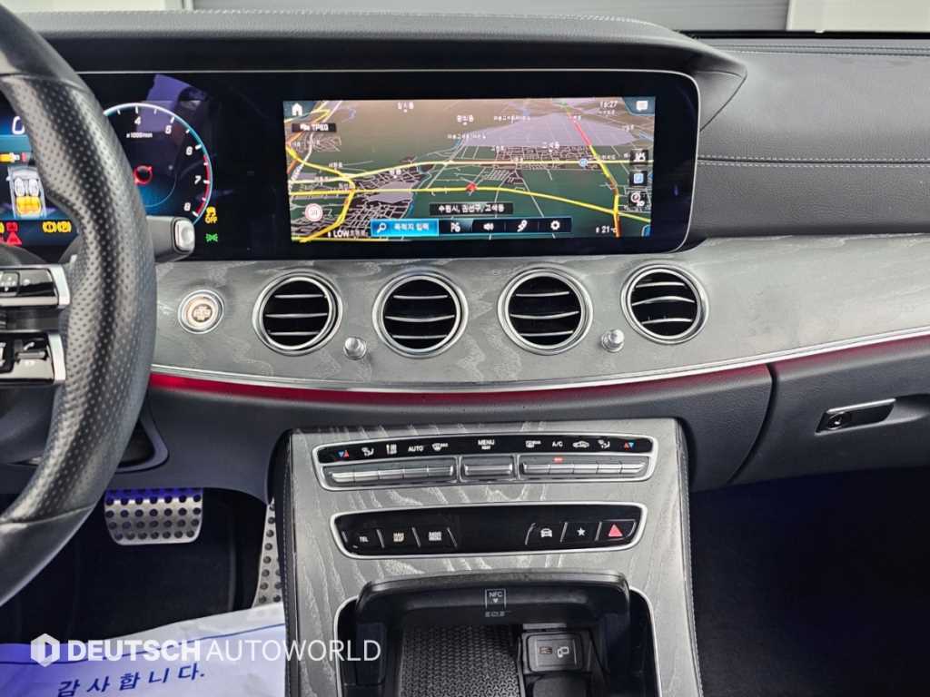 Mercedes-Benz E-Class — photo 14