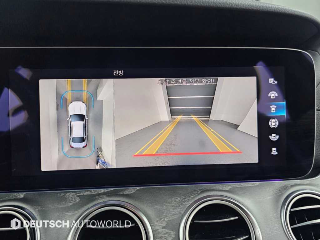 Mercedes-Benz E-Class — photo 15