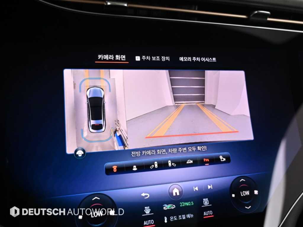 Mercedes-Benz EQS — photo 15