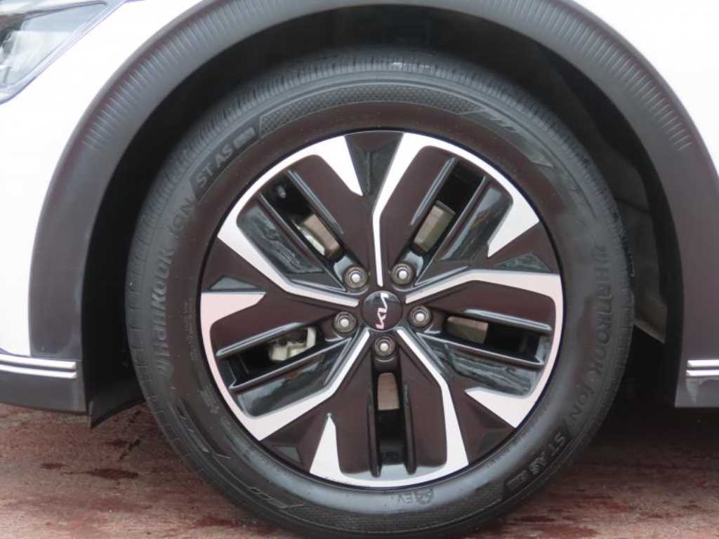 Kia EV6 — photo 18