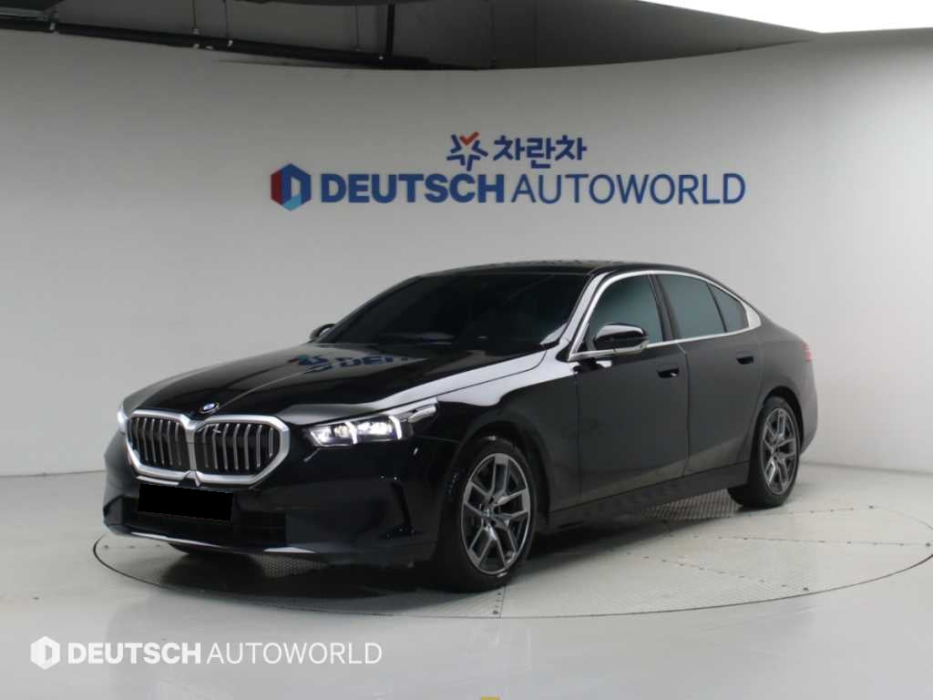 BMW 5-Series — photo 01