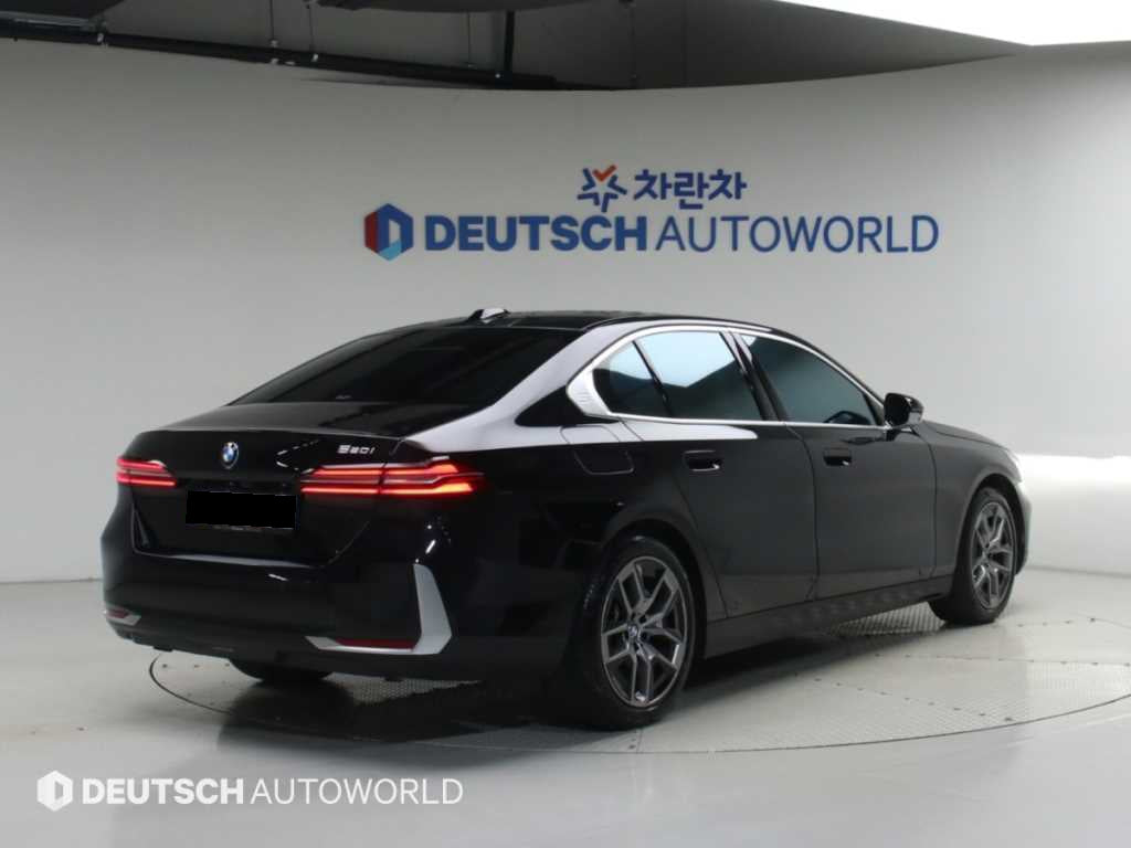 BMW 5-Series — photo 02