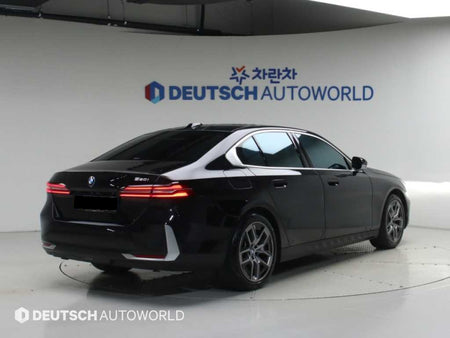 BMW 5-Series — photo 02