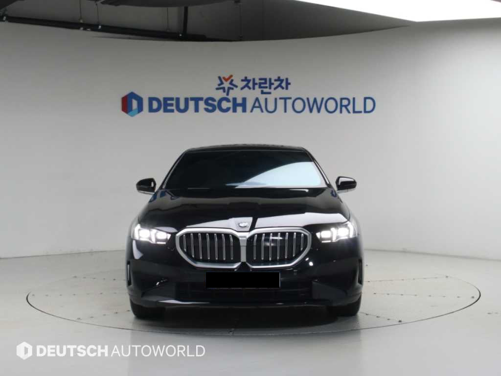 BMW 5-Series — photo 03