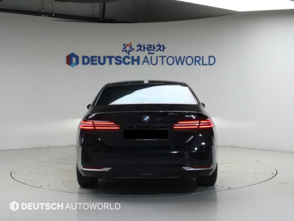 BMW 5-Series — photo 04