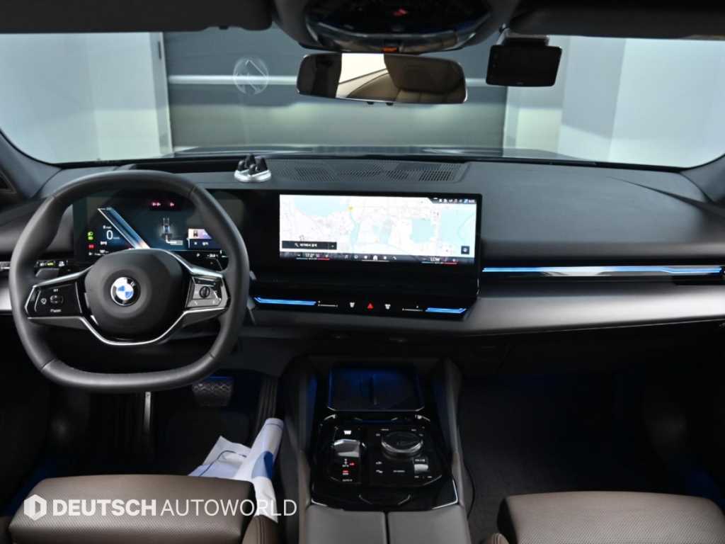 BMW 5-Series — photo 07