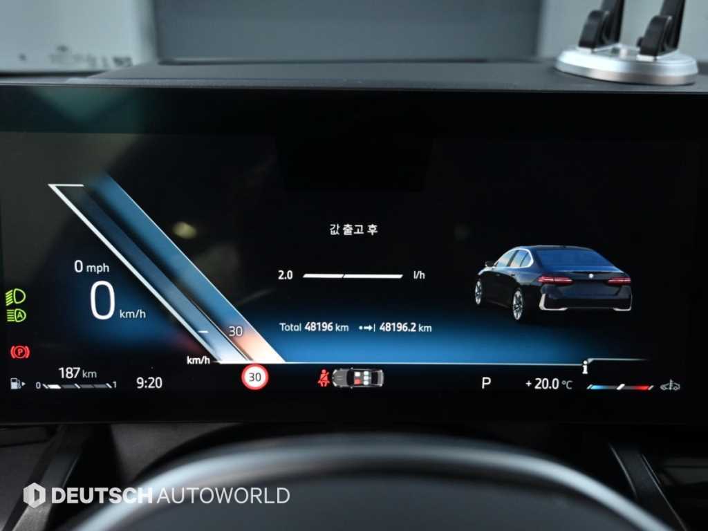 BMW 5-Series — photo 08
