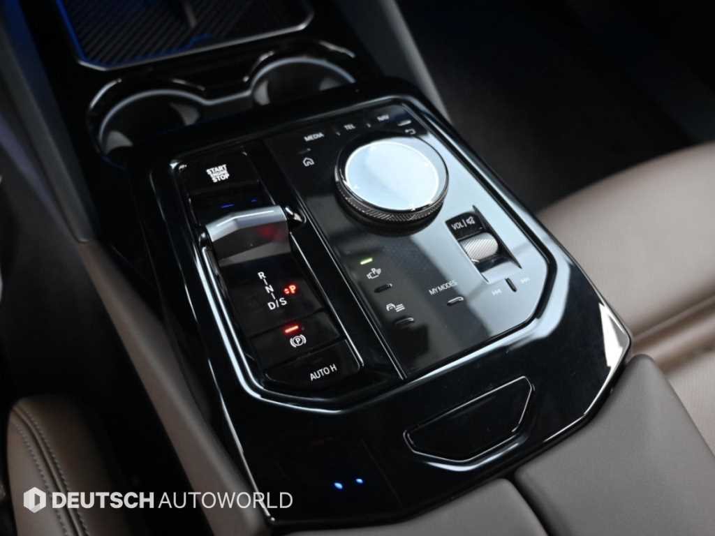 BMW 5-Series — photo 09