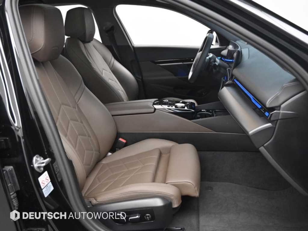 BMW 5-Series — photo 10