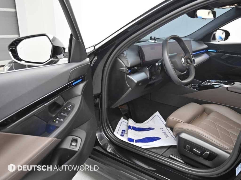 BMW 5-Series — photo 11